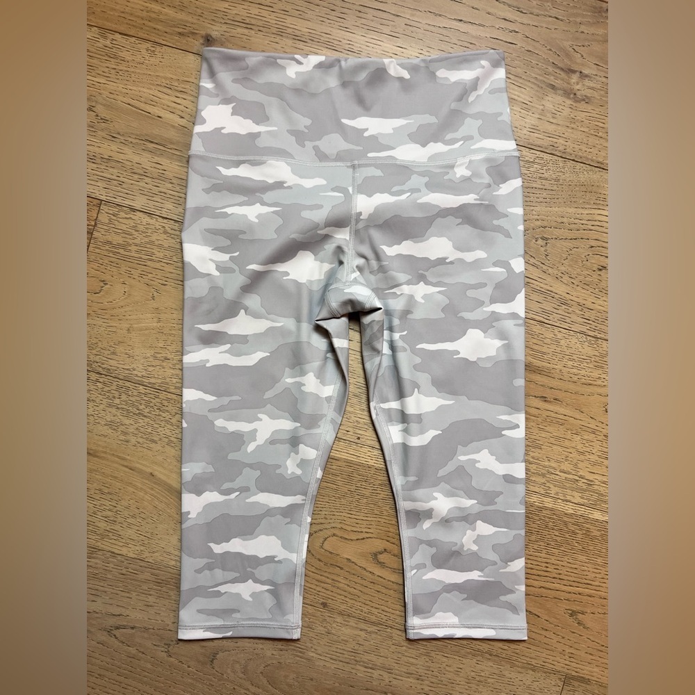 Athleta Elation Camp Crop Leggings size Medium